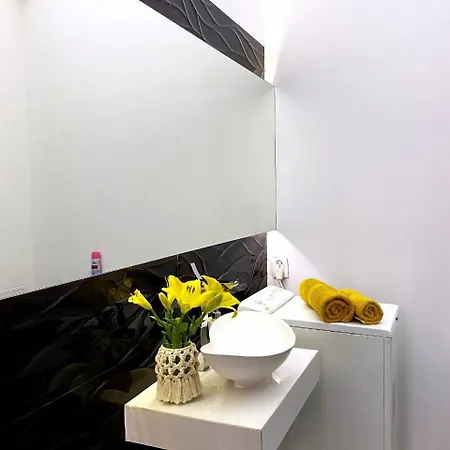 Lotos شقة